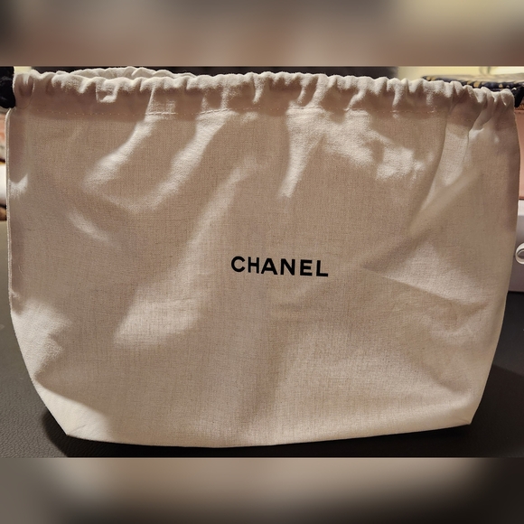 Chanel White Drawstring Dust Bag - Picture 4 of 5